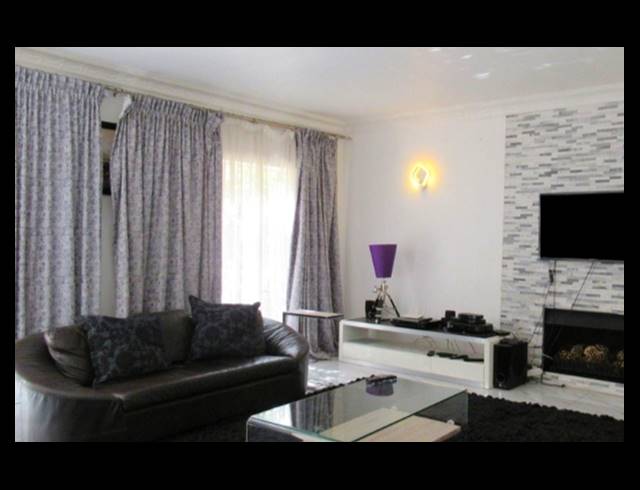 6 BEDROOM GATED ESTATE FOR SALE IN STRATHAVON